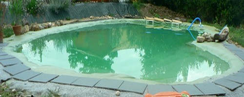 piscine sur terre avec bache
